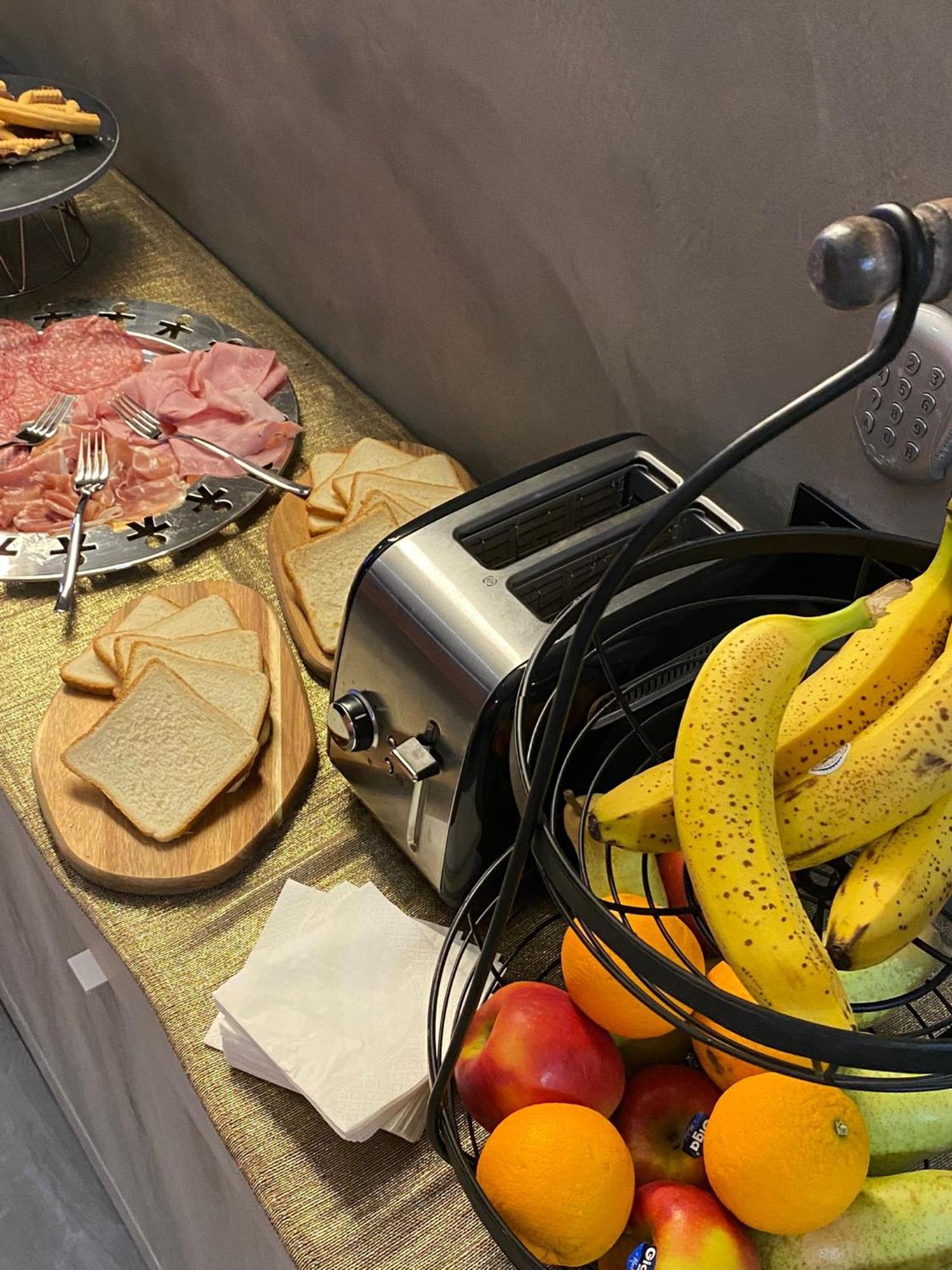 Hotel Tech Brembate Eksteriør billede